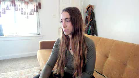 L online show from November 10, 2025, 4:17 pm