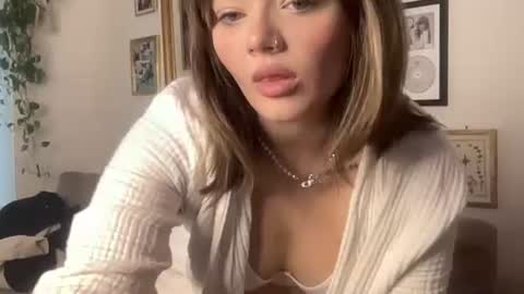 lilldaddysgirl online show from October 15, 2025, 4:51 pm