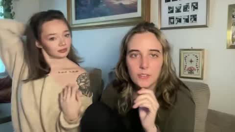 lilldaddysgirl online show from January 13, 2026, 6:02 pm