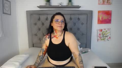 Snapshot of lillebbw_sweet chatting on February 4, 2025, 11:49 pm lille online show from February 4, 2025, 11:49 pm