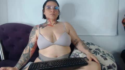 Snapshot of lillebbw_sweet chatting on September 22, 2025, 10:23 pm lille online show from September 22, 2025, 10:23 pm