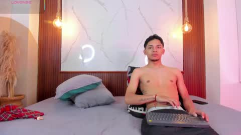 lillian_lee1 online show from May 21, 2026, 5:42 pm