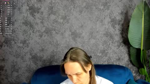 Snapshot of lillian_white1 chatting on February 24, 2025, 7:00 am lillian_white1 online show from February 24, 2025, 7:00 am