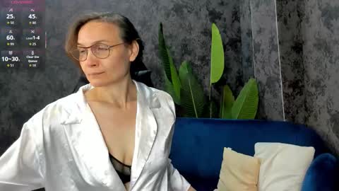 Snapshot of lillian_white1 chatting on October 12, 2025, 12:42 am lillian_white1 online show from October 12, 2025, 12:42 am