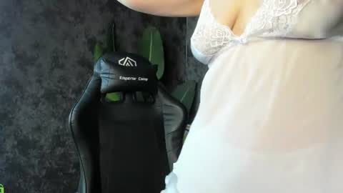 Snapshot of lillian_white1 chatting on July 13, 2026, 12:57 am lillian_white1 online show from July 13, 2026, 12:57 am