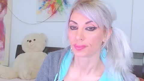 Lara online show from March 9, 2026, 9:41 pm