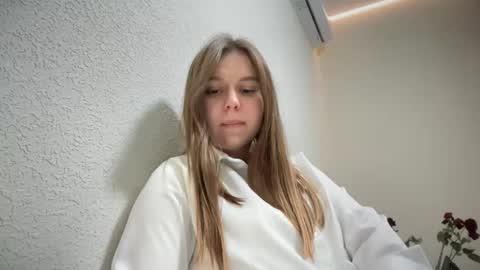 Snapshot of lillianx9zbld chatting on October 12, 2025, 9:52 am Lily online show from October 12, 2025, 9:52 am