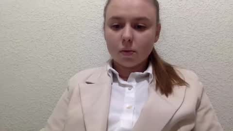 Snapshot of lillianx9zbld chatting on October 18, 2025, 11:00 am Lily online show from October 18, 2025, 11:00 am