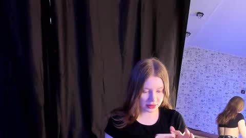 lillie_berry online show from October 4, 2025, 4:43 am