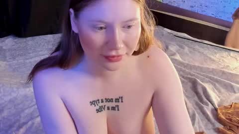 lillie_berry online show from October 10, 2025, 4:44 am