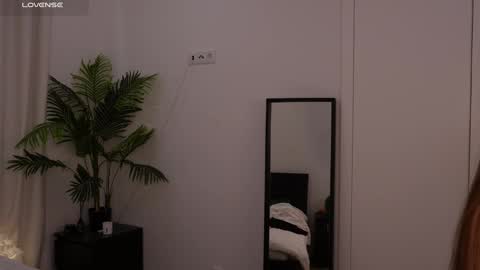 Lilly Colins online show from January 16, 2025, 9:19 pm