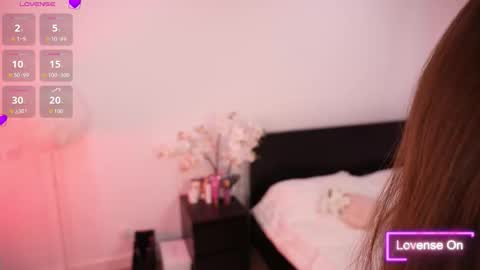 Lilly Colins online show from September 25, 2025, 5:49 pm