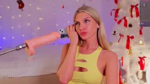 lilly_lux online show from January 9, 2026, 4:43 pm