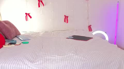 lilly_lux online show from April 11, 2026, 1:15 pm