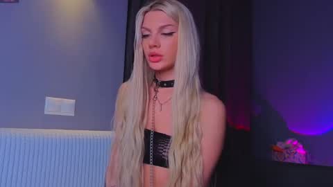 lilly_lux online show from May 30, 2026, 1:08 pm