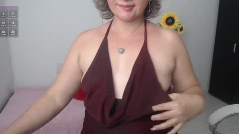 Snapshot of lilly_milf chatting on January 2, 2025, 12:45 am Lilly online show from January 2, 2025, 12:45 am