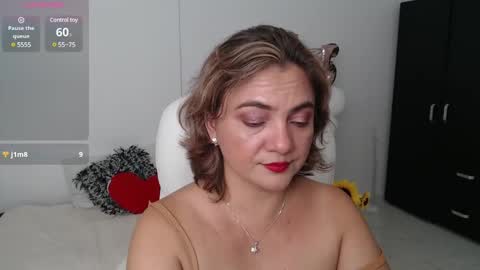 Snapshot of lilly_milf chatting on January 26, 2025, 2:24 am Lilly online show from January 26, 2025, 2:24 am