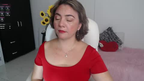 Snapshot of lilly_milf chatting on February 19, 2025, 1:39 pm Lilly online show from February 19, 2025, 1:39 pm