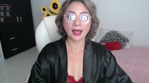 Snapshot of lilly_milf chatting on February 22, 2025, 11:46 am Lilly online show from February 22, 2025, 11:46 am