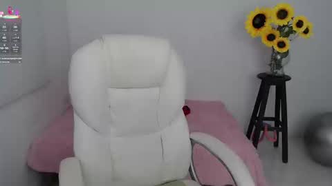 Snapshot of lilly_milf chatting on September 19, 2025, 2:29 pm Lilly online show from September 19, 2025, 2:29 pm