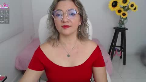 Snapshot of lilly_milf chatting on September 21, 2025, 2:08 pm Lilly online show from September 21, 2025, 2:08 pm