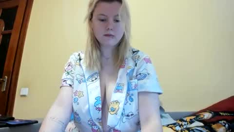 Lilly Depp online show from November 23, 2025, 12:05 pm