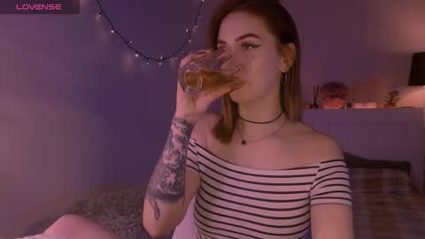 Snapshot of lillyfarey chatting on November 19, 2025, 7:14 pm LillyFarey online show from November 19, 2025, 7:14 pm