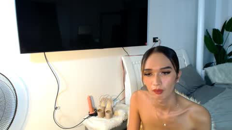 lillyholland online show from February 20, 2025, 8:39 am