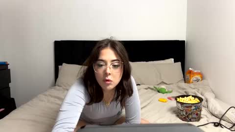 Snapshot of liloshroxy chatting on February 24, 2025, 2:19 am Roxy online show from February 24, 2025, 2:19 am