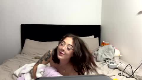 Snapshot of liloshroxy chatting on February 24, 2025, 5:22 am Roxy online show from February 24, 2025, 5:22 am