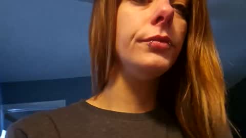 Snapshot of lilsirenluna chatting on February 17, 2026, 5:19 pm Luna online show from February 17, 2026, 5:19 pm