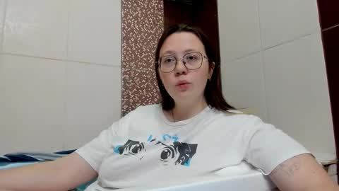 Snapshot of lily_cheys chatting on October 12, 2025, 6:29 pm Lily Chays online show from October 12, 2025, 6:29 pm