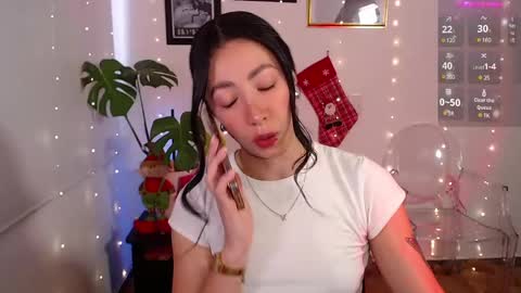 Snapshot of lily_evans_ chatting on December 6, 2024, 10:19 pm just lily online show from December 6, 2024, 10:19 pm