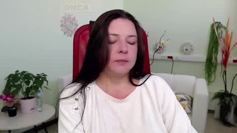 Lily online show from October 6, 2025, 7:50 am