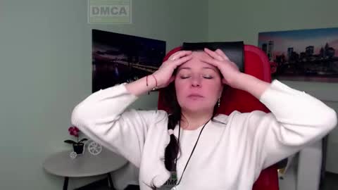 Lily online show from December 5, 2025, 5:05 am