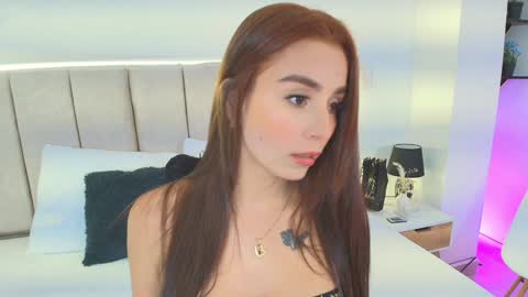 Snapshot of lily_greey chatting on December 6, 2024, 3:41 am Lily online show from December 6, 2024, 3:41 am
