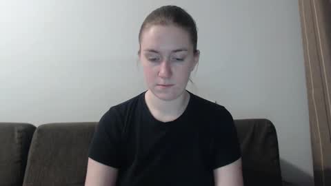 Snapshot of lily_love_x chatting on December 5, 2024, 11:40 pm lily_love_x online show from December 5, 2024, 11:40 pm