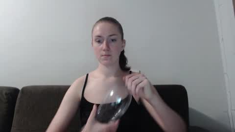 Snapshot of lily_love_x chatting on October 20, 2025, 2:01 am lily_love_x online show from October 20, 2025, 2:01 am