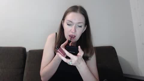 Snapshot of lily_love_x chatting on November 5, 2025, 12:10 am lily_love_x online show from November 5, 2025, 12:10 am