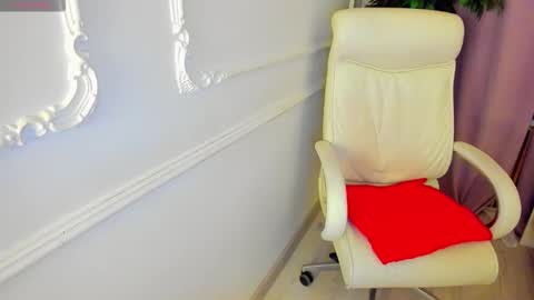 Lily online show from March 16, 2026, 4:18 am