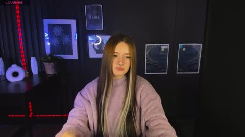 Snapshot of lily_moonlight chatting on December 30, 2024, 11:26 am Lily online show from December 30, 2024, 11:26 am