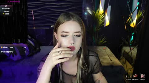 Snapshot of lily_moonlight chatting on January 15, 2025, 5:05 pm Lily online show from January 15, 2025, 5:05 pm