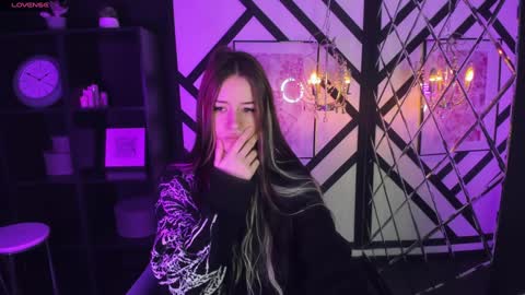 Snapshot of lily_moonlight chatting on January 23, 2025, 7:32 am Lily online show from January 23, 2025, 7:32 am