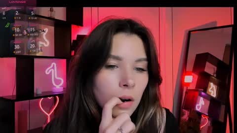 Lily online show from November 16, 2025, 7:19 pm