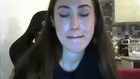 lily_rose22 online show from October 21, 2025, 3:24 pm