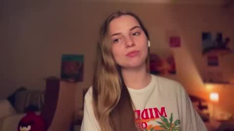 Lily online show from October 28, 2025, 11:29 pm