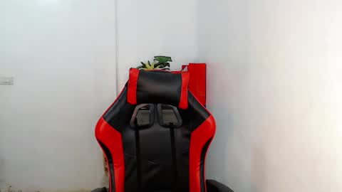 Snapshot of lily_summer23 chatting on November 4, 2025, 3:49 am Youre pleasure Lily online show from November 4, 2025, 3:49 am