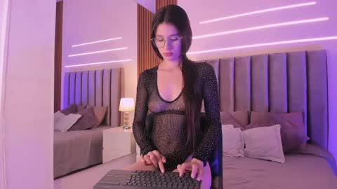 Lili online show from April 1, 2026, 11:55 am