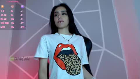Snapshot of lilylouisee_ chatting on December 3, 2024, 2:27 pm Liliana louise online show from December 3, 2024, 2:27 pm