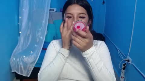 Snapshot of lilymoon_018 chatting on June 18, 2026, 1:04 pm lilymoon_018 online show from June 18, 2026, 1:04 pm